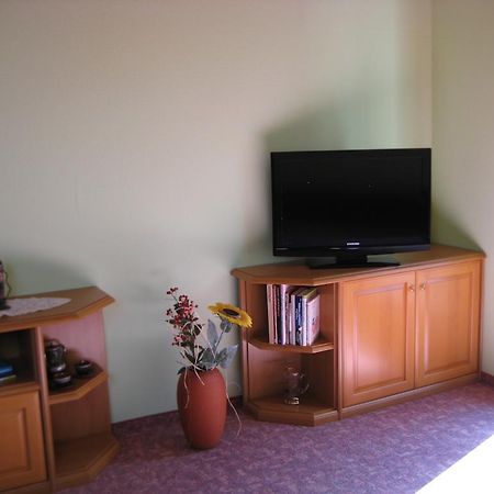 Ferienwohnung "Lindenblick" Gablenz Pokoj fotografie