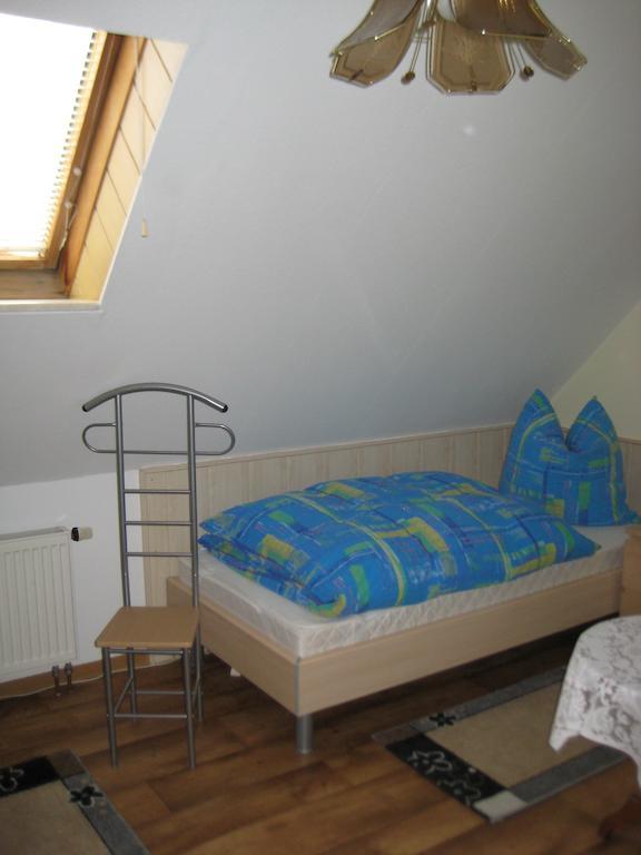 Ferienwohnung "Lindenblick" Gablenz Pokoj fotografie