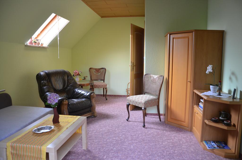 Ferienwohnung "Lindenblick" Gablenz Pokoj fotografie